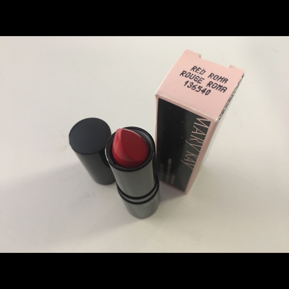 Matte Lipstick: Red Roma